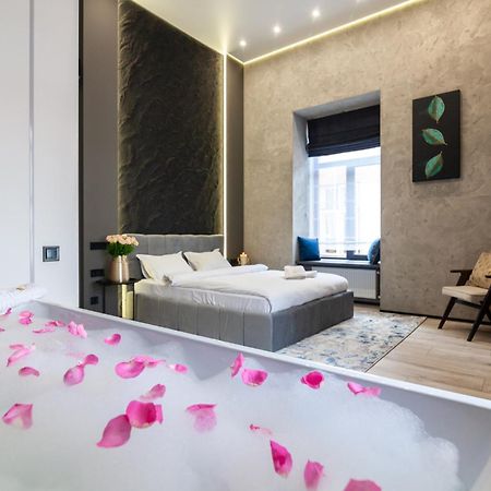 Royal Romantic Apartment With Bathtub Lvov Exteriér fotografie