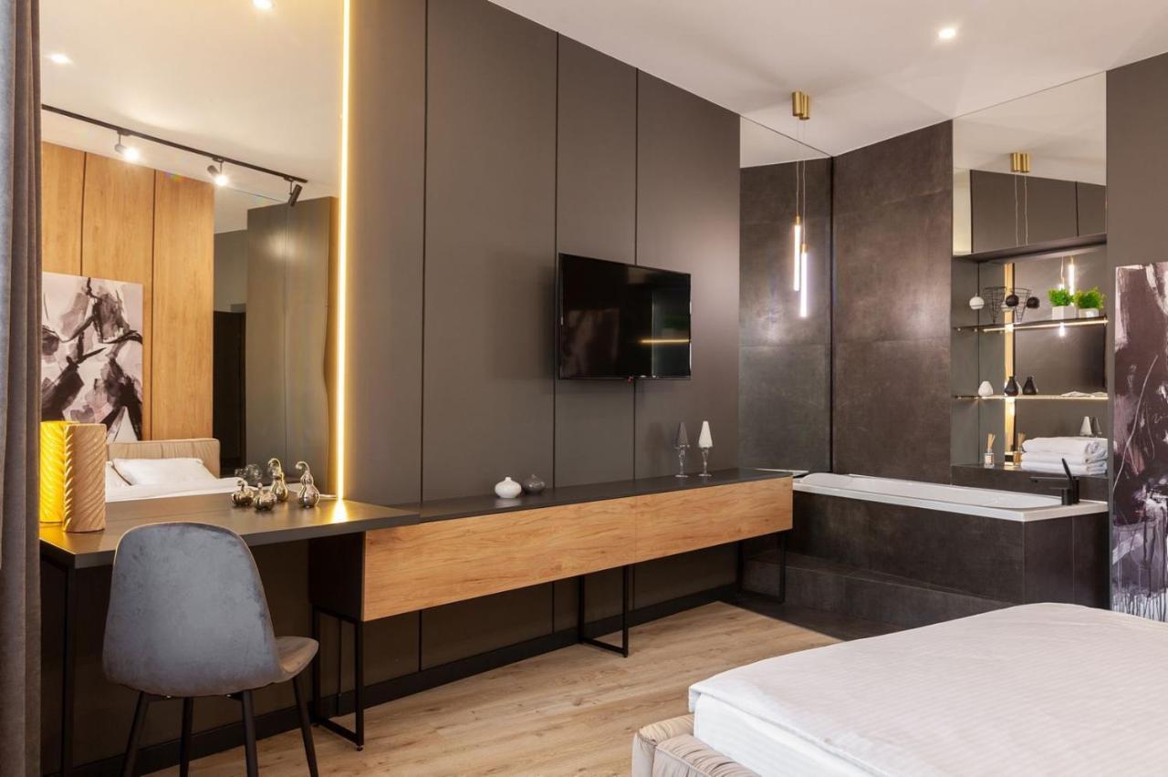 Royal Romantic Apartment With Bathtub Lvov Exteriér fotografie