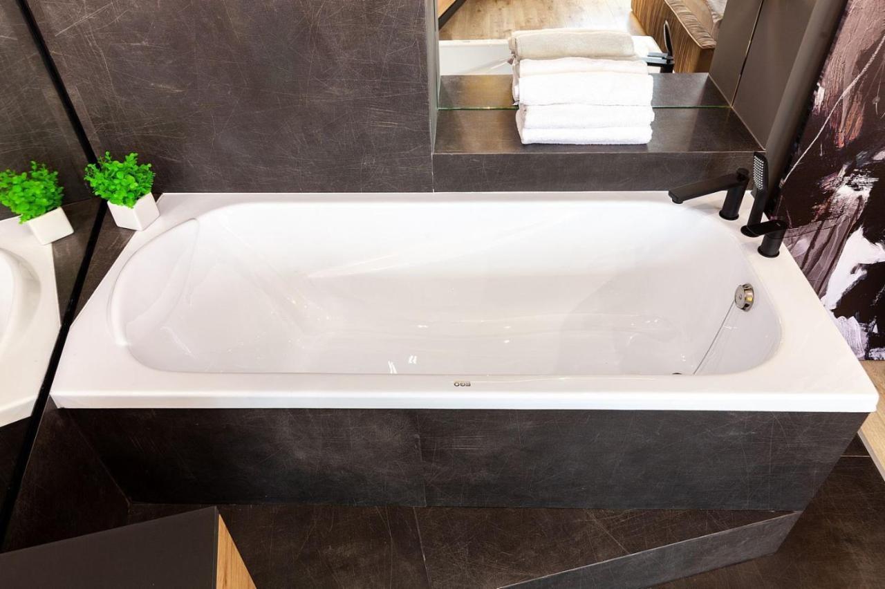 Royal Romantic Apartment With Bathtub Lvov Exteriér fotografie