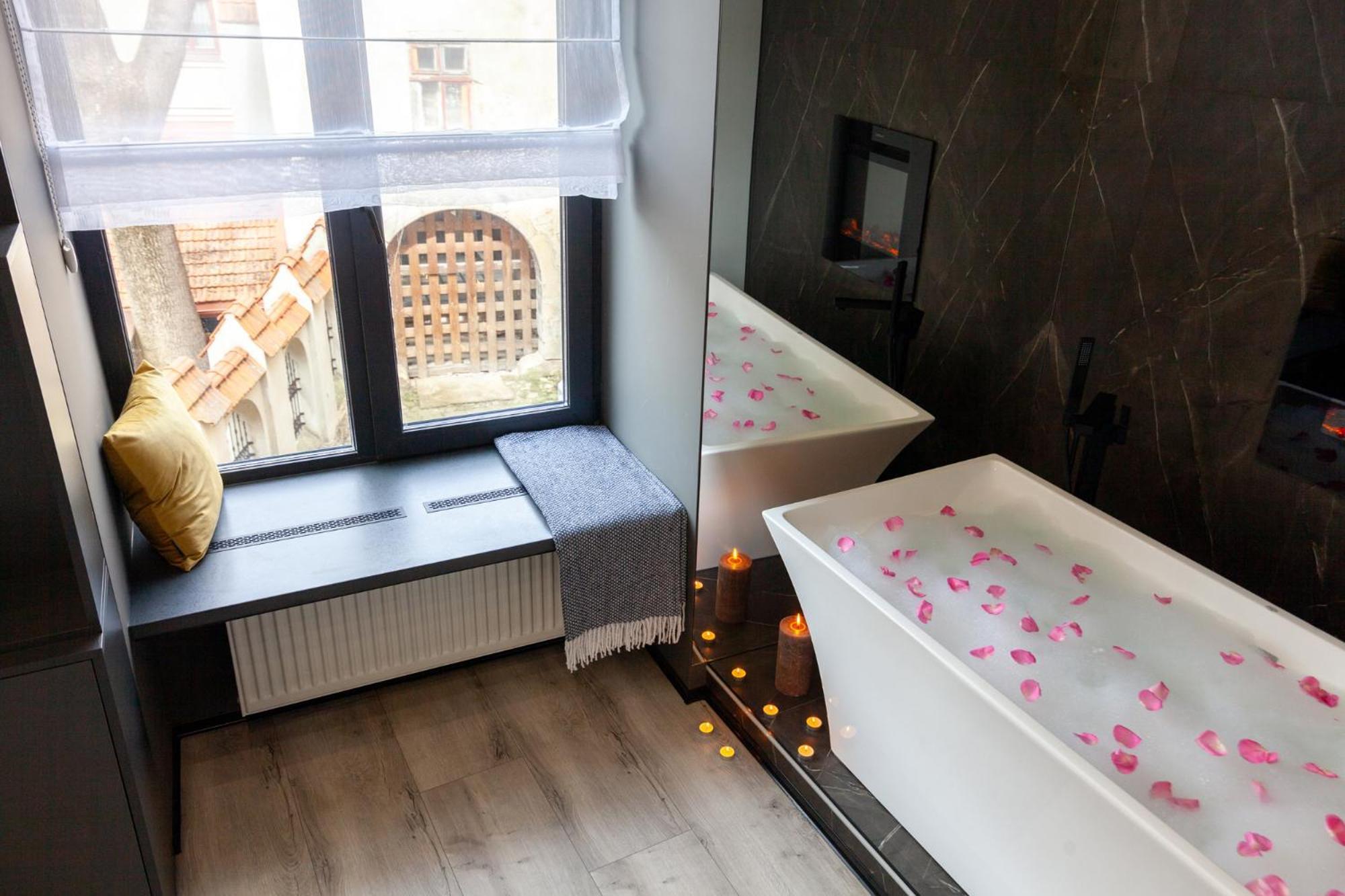 Royal Romantic Apartment With Bathtub Lvov Exteriér fotografie